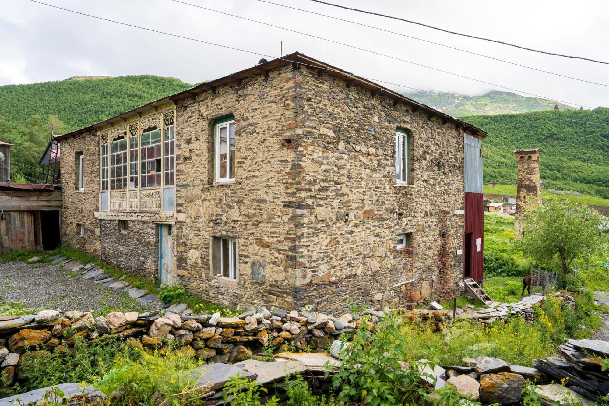 אושגולי Guesthouse Svani מראה חיצוני תמונה